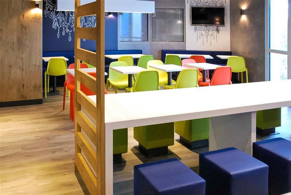 Готель Ibis Styles Les Sables Olonne Ресторан фото