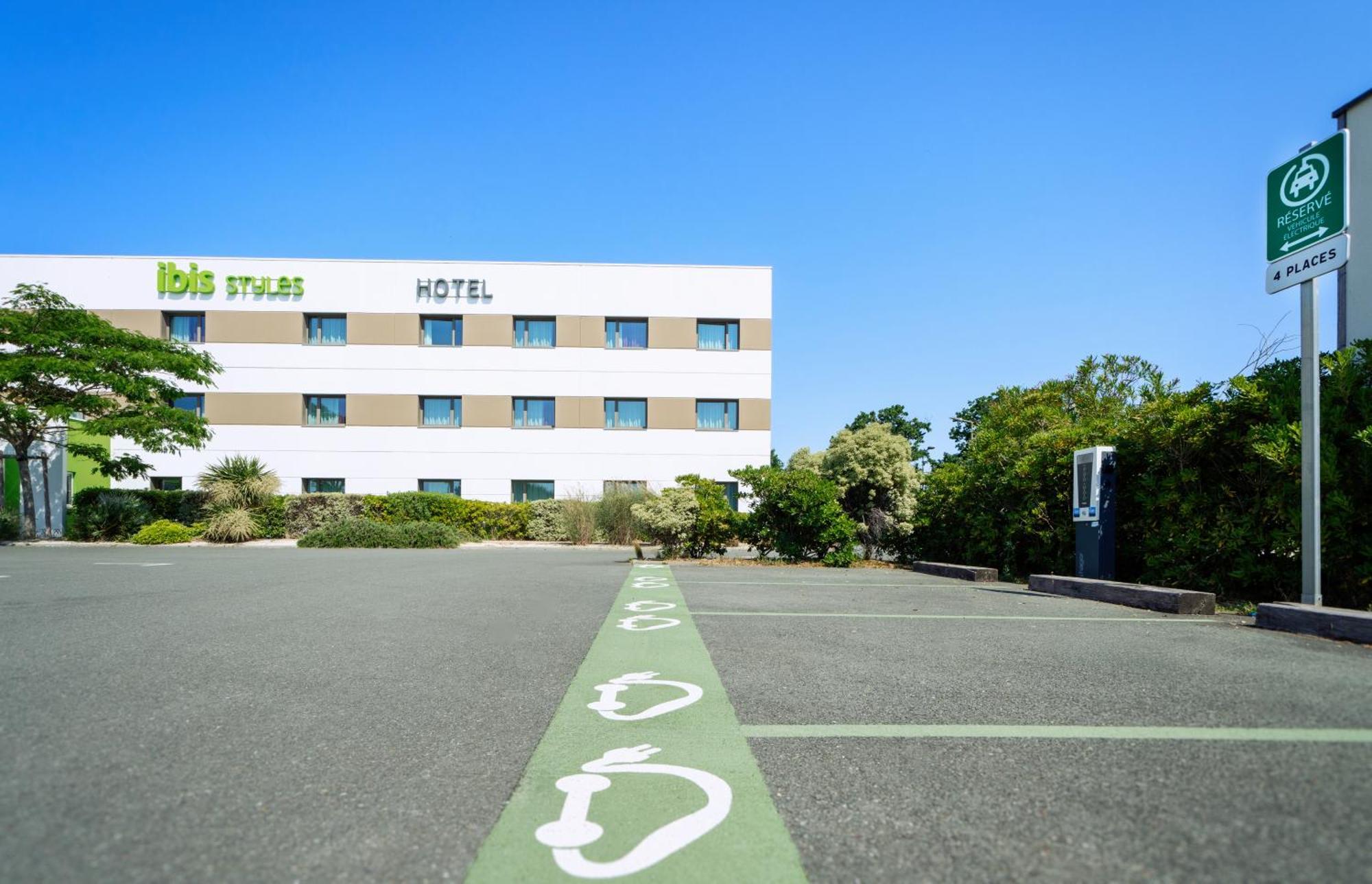 Готель Ibis Styles Les Sables Olonne Екстер'єр фото